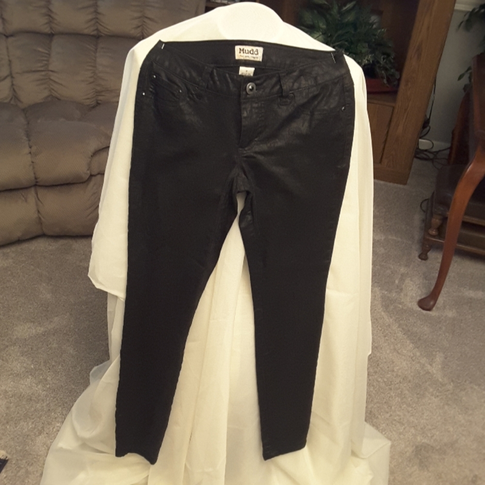MUDD   women's Slacks  cotton, polyester, spandex,   straight leg  size 7  black